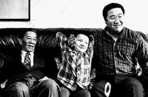 時(shí)空對(duì)話：英達(dá)簡(jiǎn)歷個(gè)人資料背后的文化密碼探尋