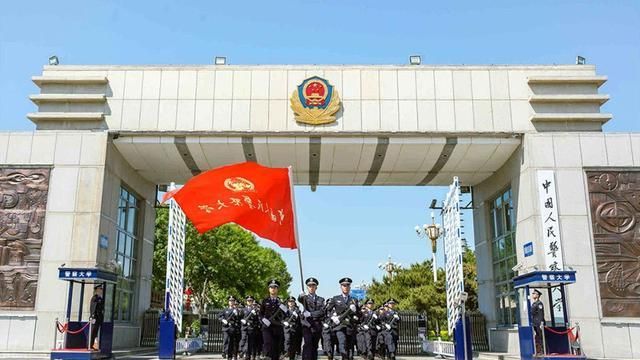 深度解析武警學(xué)院排名：如何選擇理想的軍旅起點