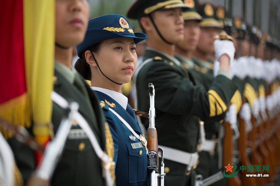 中國人民解放軍儀仗隊女兵方隊：榮耀場景聚合下的多元力量特寫