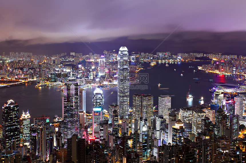 維港夜語:阿明與李教授探尋“香港最準最快的資料”時空軌跡