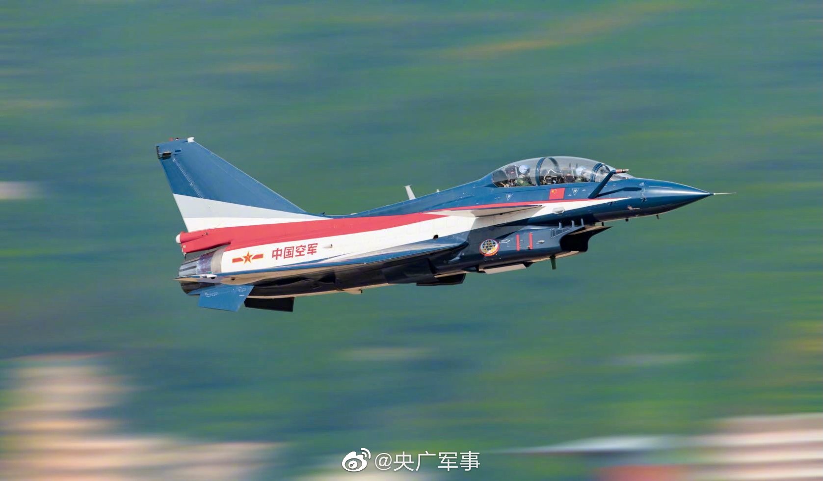 殲 10和殲 11誰厲害：一場(chǎng)空中對(duì)決的多元勾勒與性能特寫