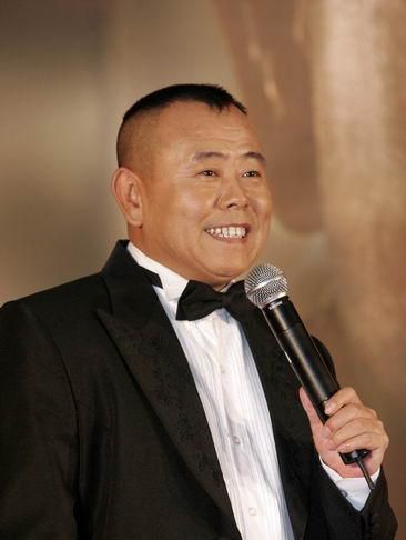 記憶深處的時(shí)空回廊:探尋已死亡的小品演員名單的熒屏遺產(chǎn)