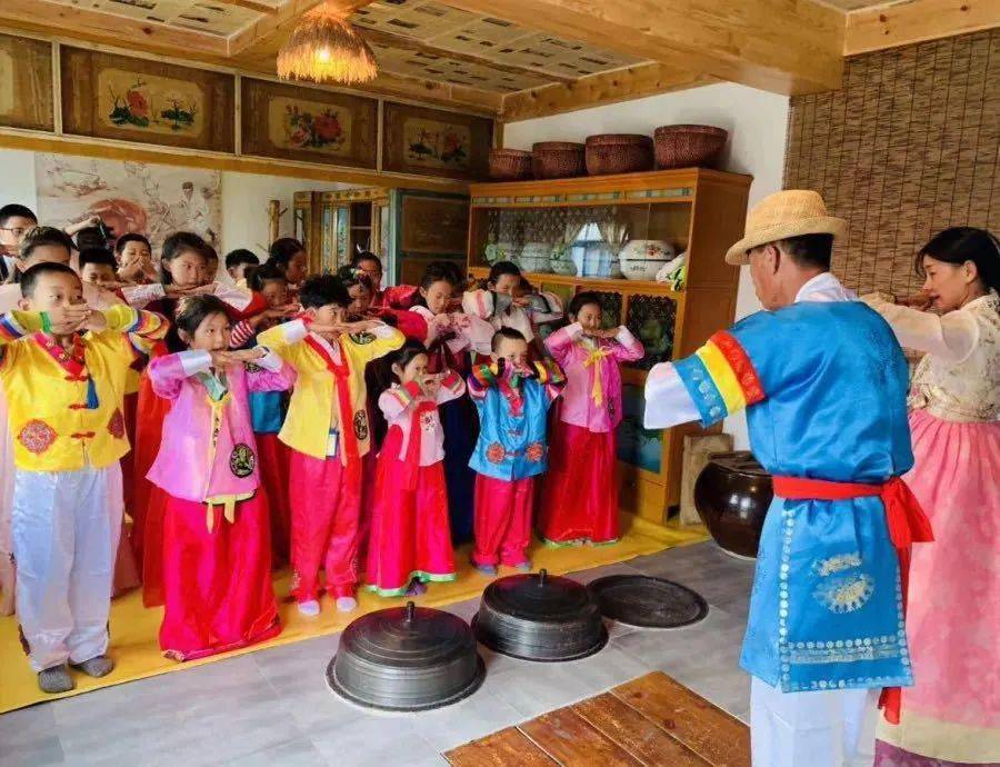 星空迷彩常服：一場(chǎng)現(xiàn)代軍事美學(xué)的多元勾勒與場(chǎng)景聚合
