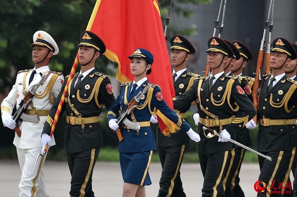 一場(chǎng)關(guān)于中國(guó)人民解放軍儀仗隊(duì)女兵的童年夢(mèng)想奇遇