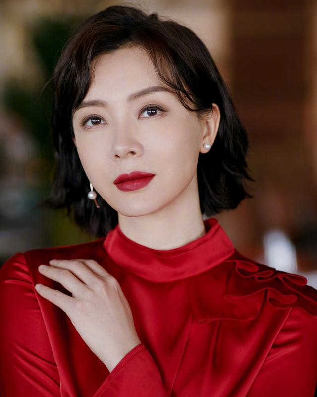陳數照片全解析:探尋氣質女神的時尚魅力與造型秘籍