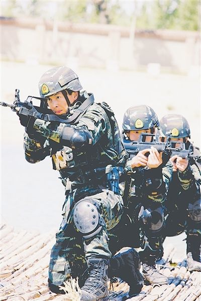 咖啡館奇遇：深度探尋中國人民武裝警察部隊特種警察學(xué)院的軍警身份迷思