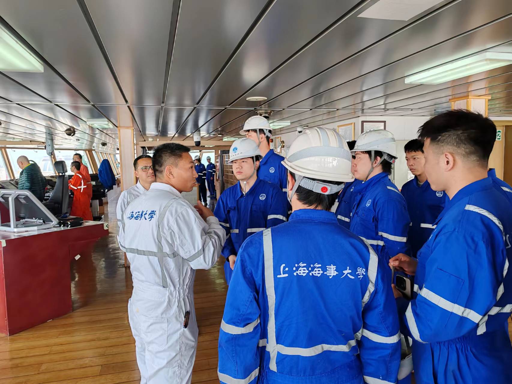 深海編隊秘話：探秘昆明艦172人員編制的鐵血智慧