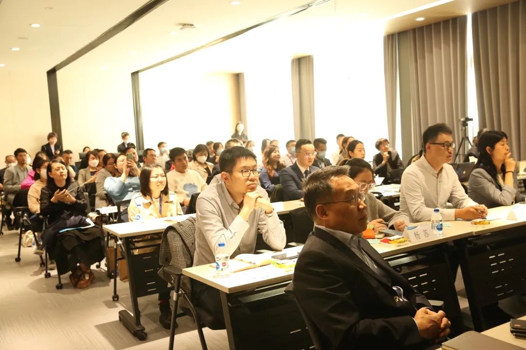 2025新澳精準(zhǔn)資料免費(fèi):一場關(guān)于數(shù)據(jù)共享與利益博弈的輿論風(fēng)暴